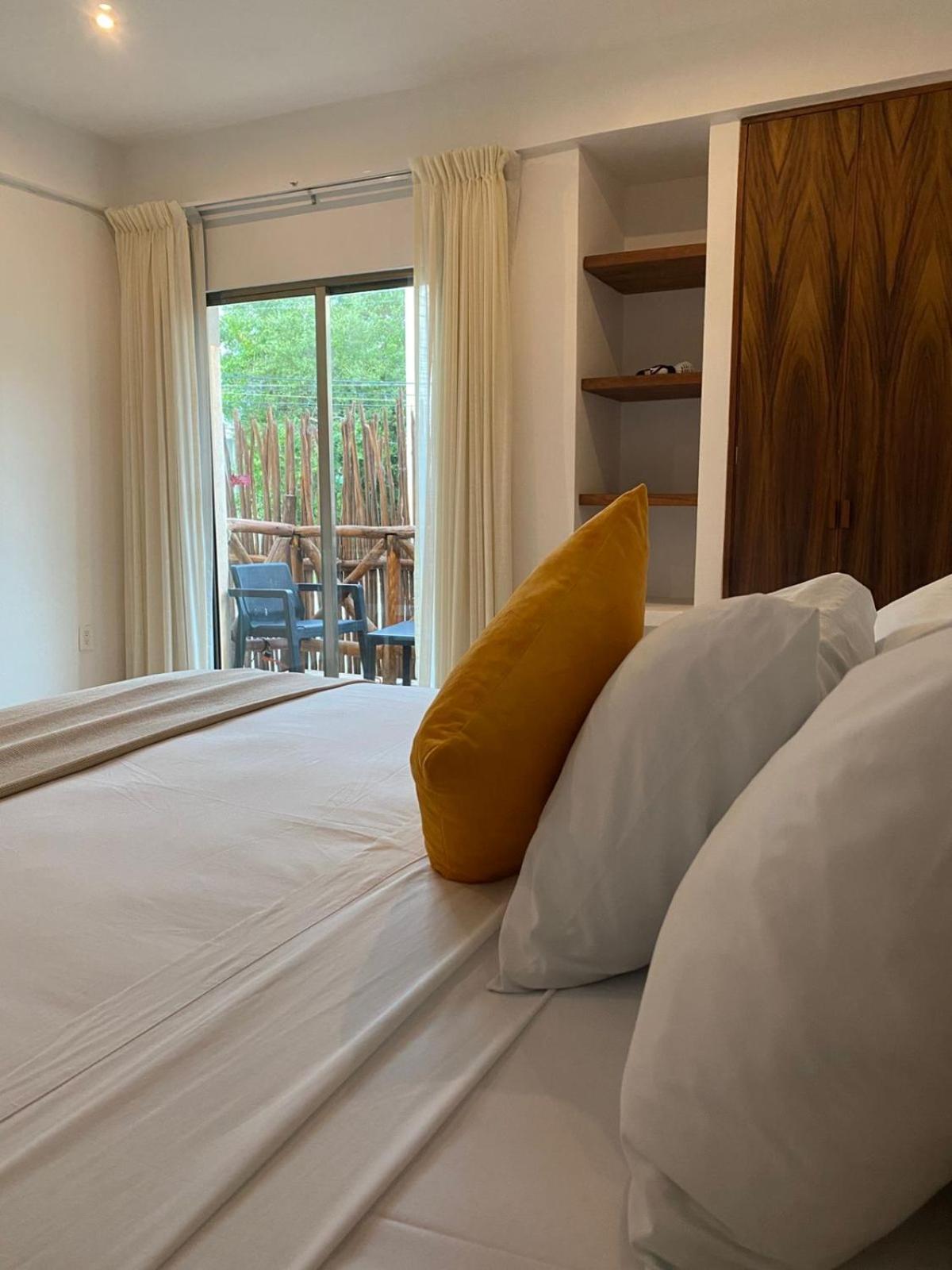Hotel Pelecanus Suites Holbox Exteriör bild